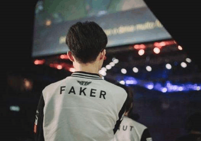 LPL转会：icon沉寂后加盟BLG，会跟fofo轮换吗？