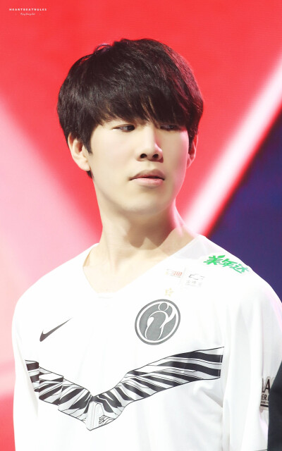 英雄联盟季中杯：JDG击败DRX晋级，网友热议：Cvmax的BP太烂了