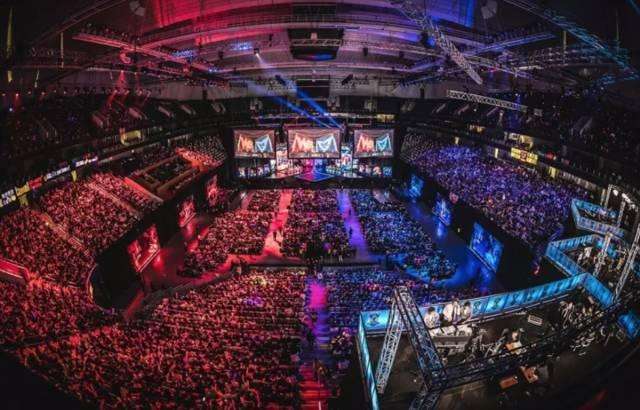 比赛没打爽？管泽元：BLG选手们吃完饭后 一起骑着共享单车去网吧