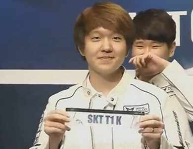 左悟：高天亮真的非常专业。他主动联系我们签署意向书，所以我们也担心他找不到一个好的战队。