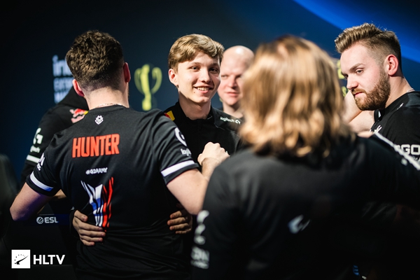 破英雄联盟比赛记录，V3 35连败创下全球最长连败记录